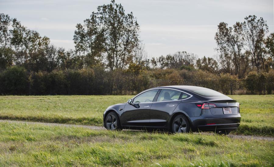  Tesla Model 3 2017 года  (US) (фото 41 из 49)